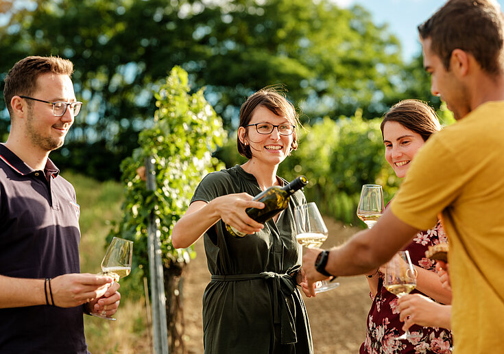 Monika Neustifter imWeingarten beim Sunset-Tasting