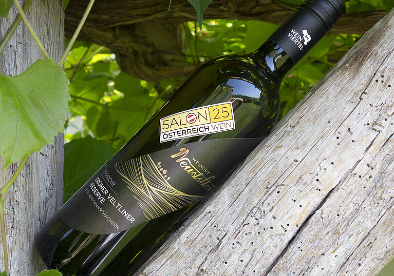 Flasche vom Weinviertel DAC Reserve 2023 mit dem Salon-Etikett