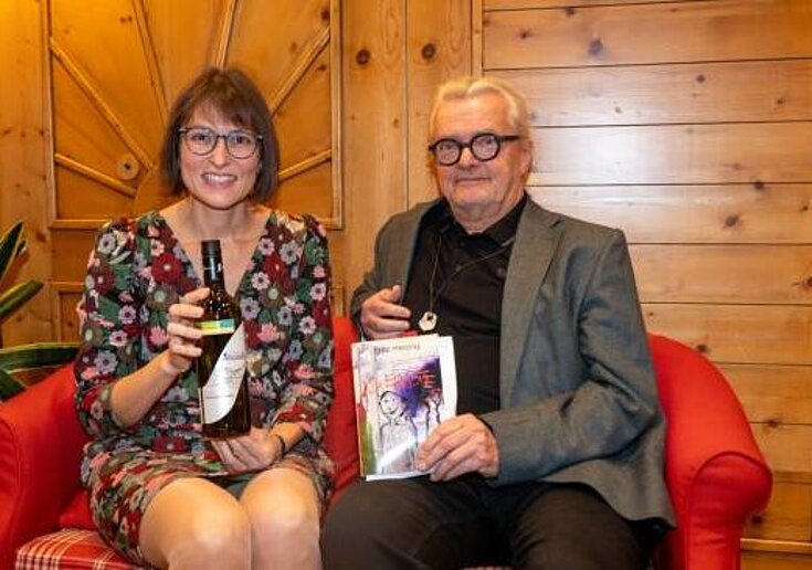 Monika Neustifter mit dem Autor Fritz Herzog beim wein.lede.herbst im Wein.Hotel Neustifter