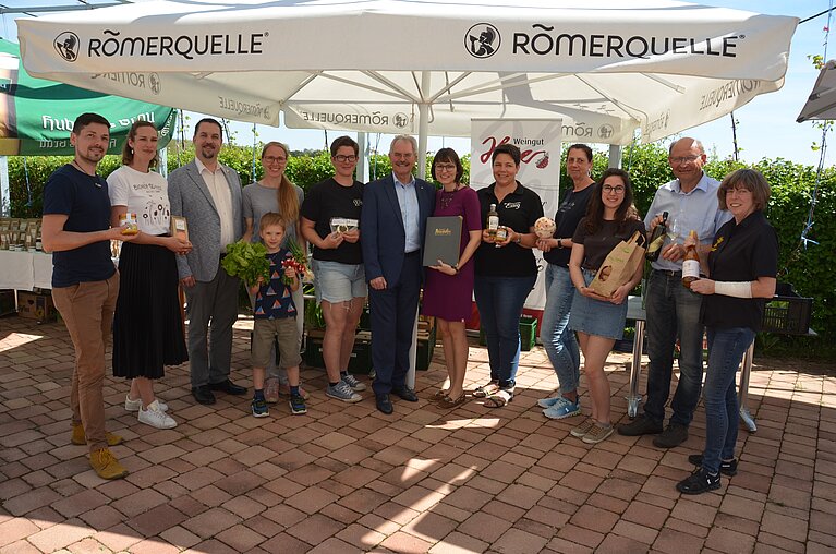 Regionale Produzenten und Lieferanten des Restaurants Neustifter präsentierten beim Frühlingsmarkt auf der Hotelterrasse ihre Produkte.